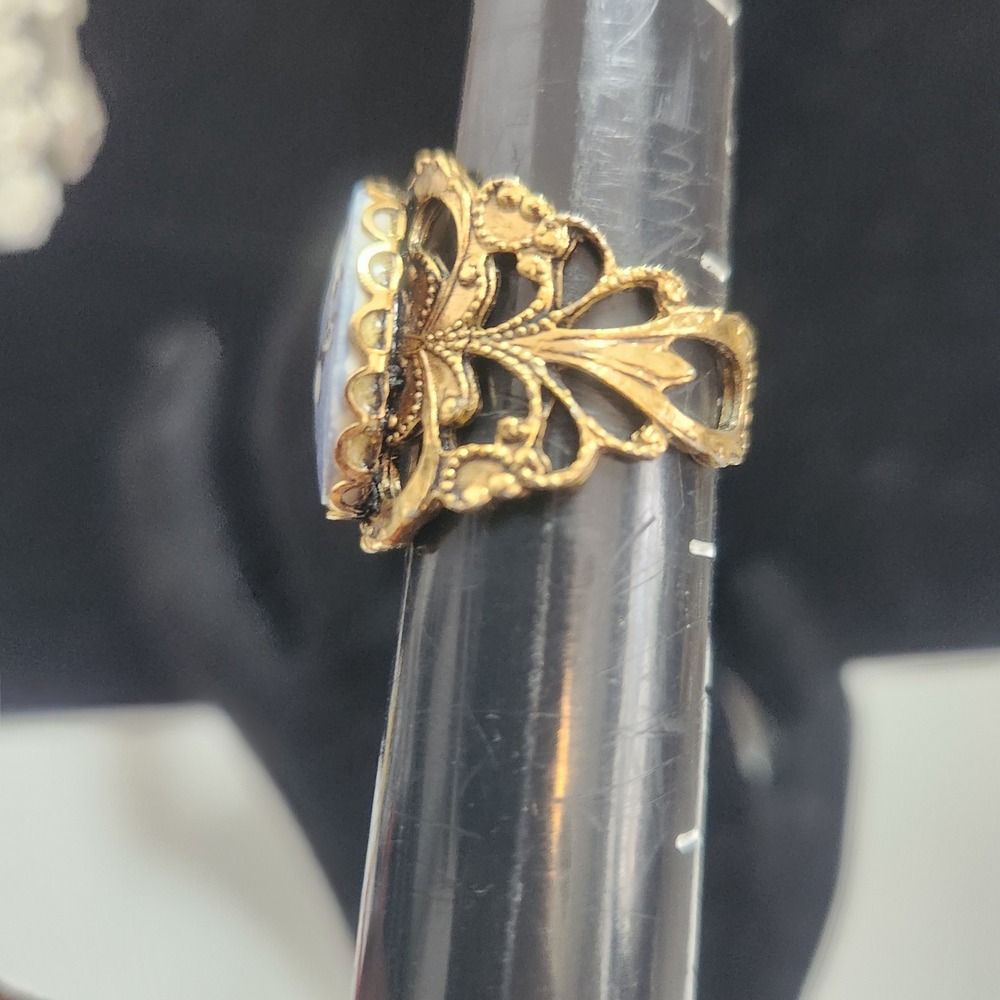 Vintage Gold Tone Filigree Daisy Porcelain Cabochon Ring Blue Floral Size 7.5